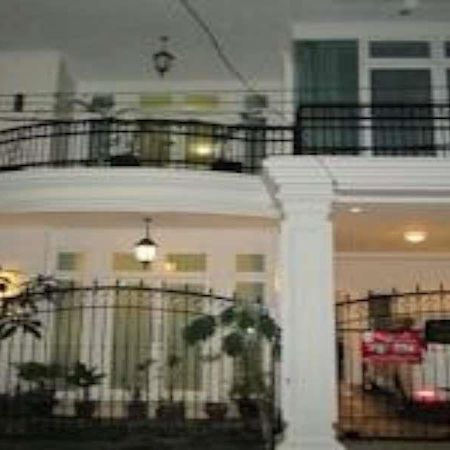 Ge Jacmart Homestay Makassar By Zuzu Экстерьер фото
